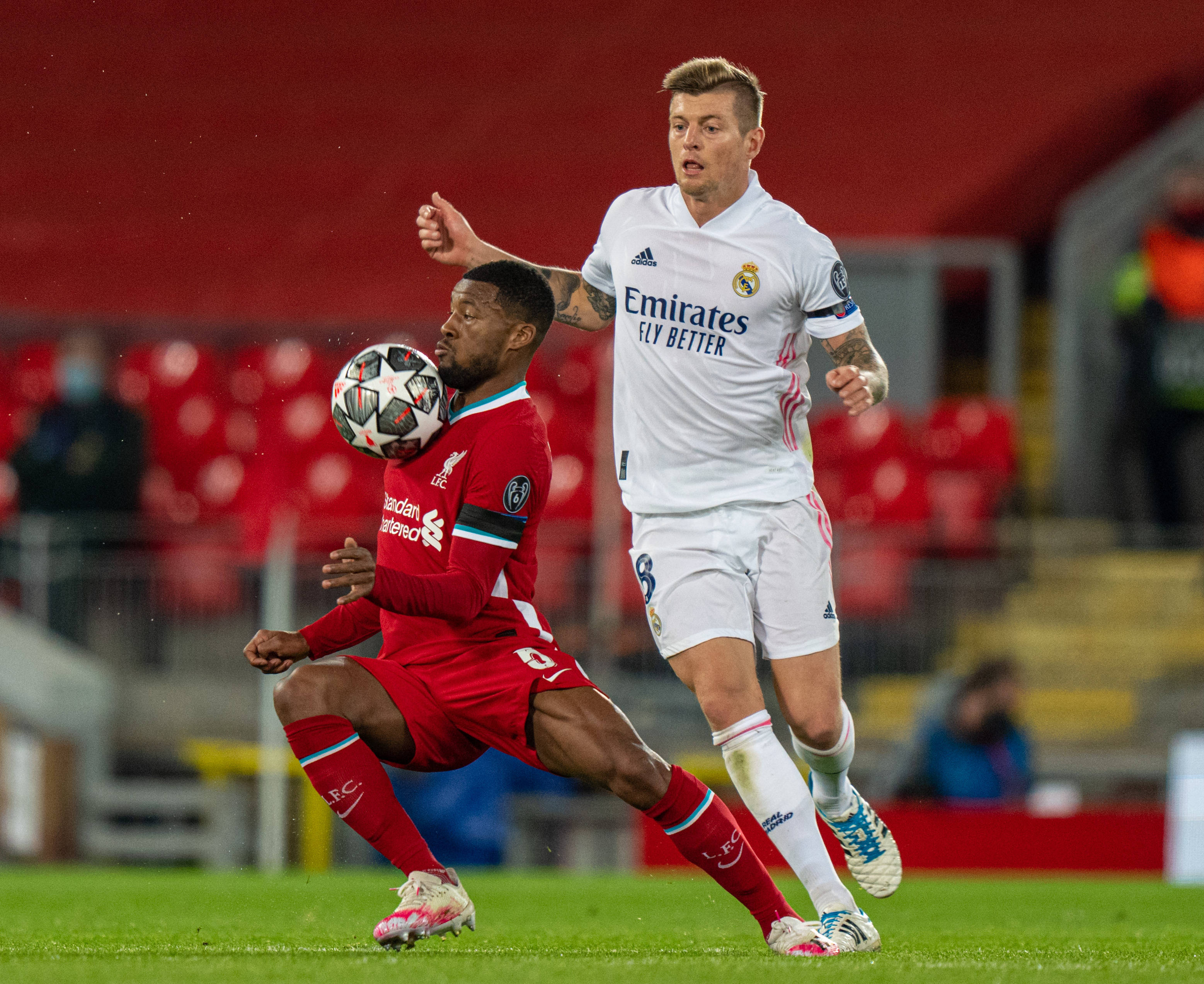 地上足球：偷溜诺坎普释放回归信号？解析梅西为何必重回巴萨