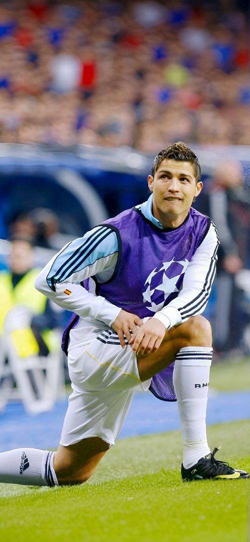 官方：奥斯梅恩左腿筋中度拉伤，欧冠3战6球射手将缺席（官方：欧冠3战轰6球的奥斯梅恩左腿腘绳肌中度受伤，将缺阵）