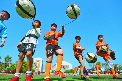 西海岸投资人：我鼓励邵佳一去报名国足，国家需要我义不容辞（西海岸投资人：支持邵佳一报名国足，国家需要时我责无旁贷）