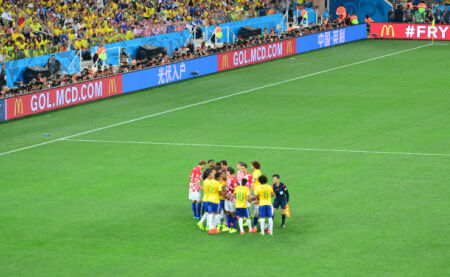 每体：皇马会等阿隆索到圣诞节后，看他能否重新掌控更衣室（每体：皇马将把评估阿隆索推迟到圣诞节后，观望其能否重掌更衣室）