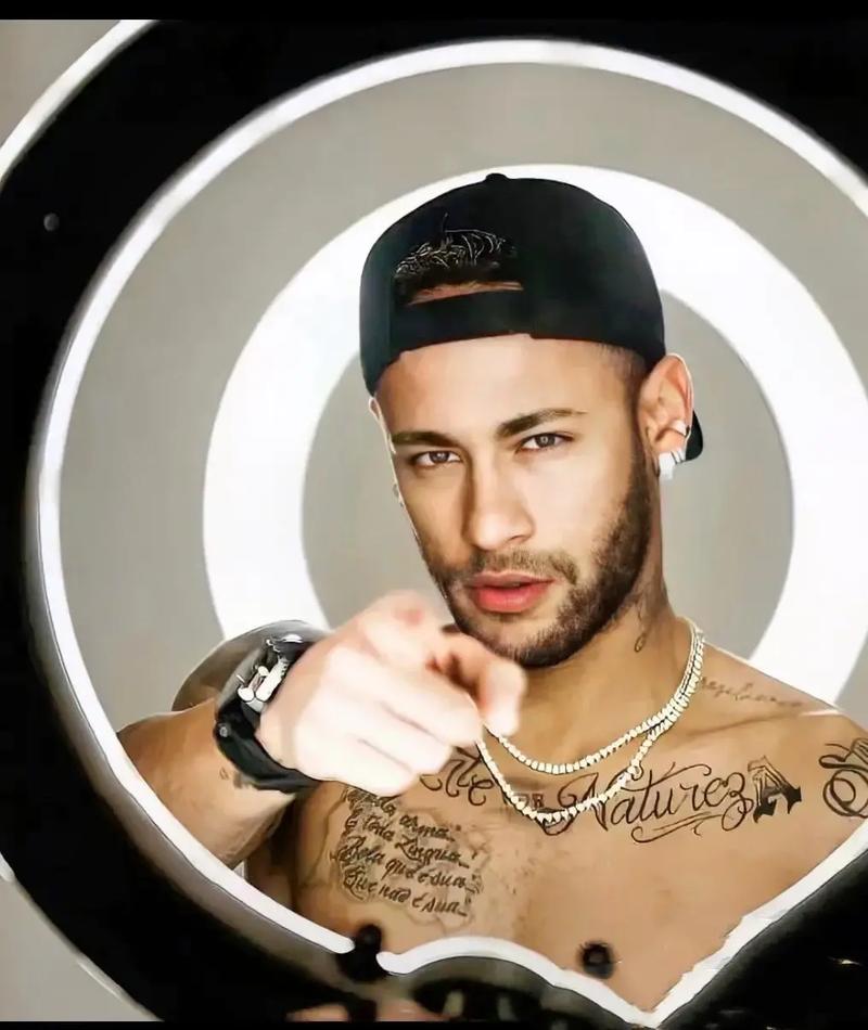 记者：下个月刘祝润就要当爸爸了，孩子会在大连出生