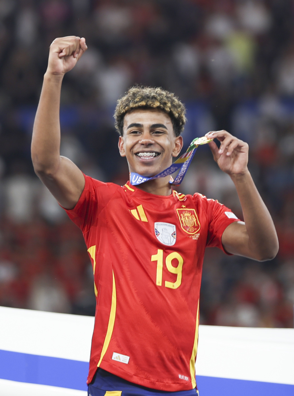 一河南球迷三轮车骑行19天，从郑州前往苏州观看足协杯决赛（河南球迷骑三轮19天自郑州赶赴苏州，只为见证足协杯决赛）