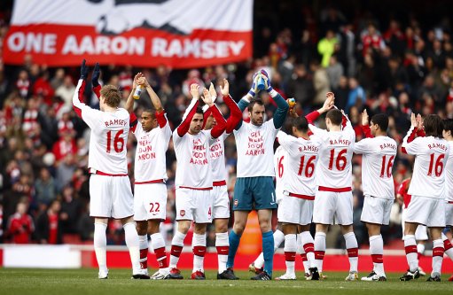 莱万：失去袖标很难过，但感受到了球迷的爱；不恨普罗别日（莱万：失去队长袖标虽难过，却感受到球迷的爱；对普罗别日无怨）