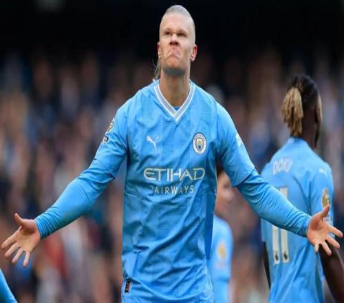 AC米兰1-0登顶意甲！38岁名将却抢走风头，带队12场不败紧追榜首