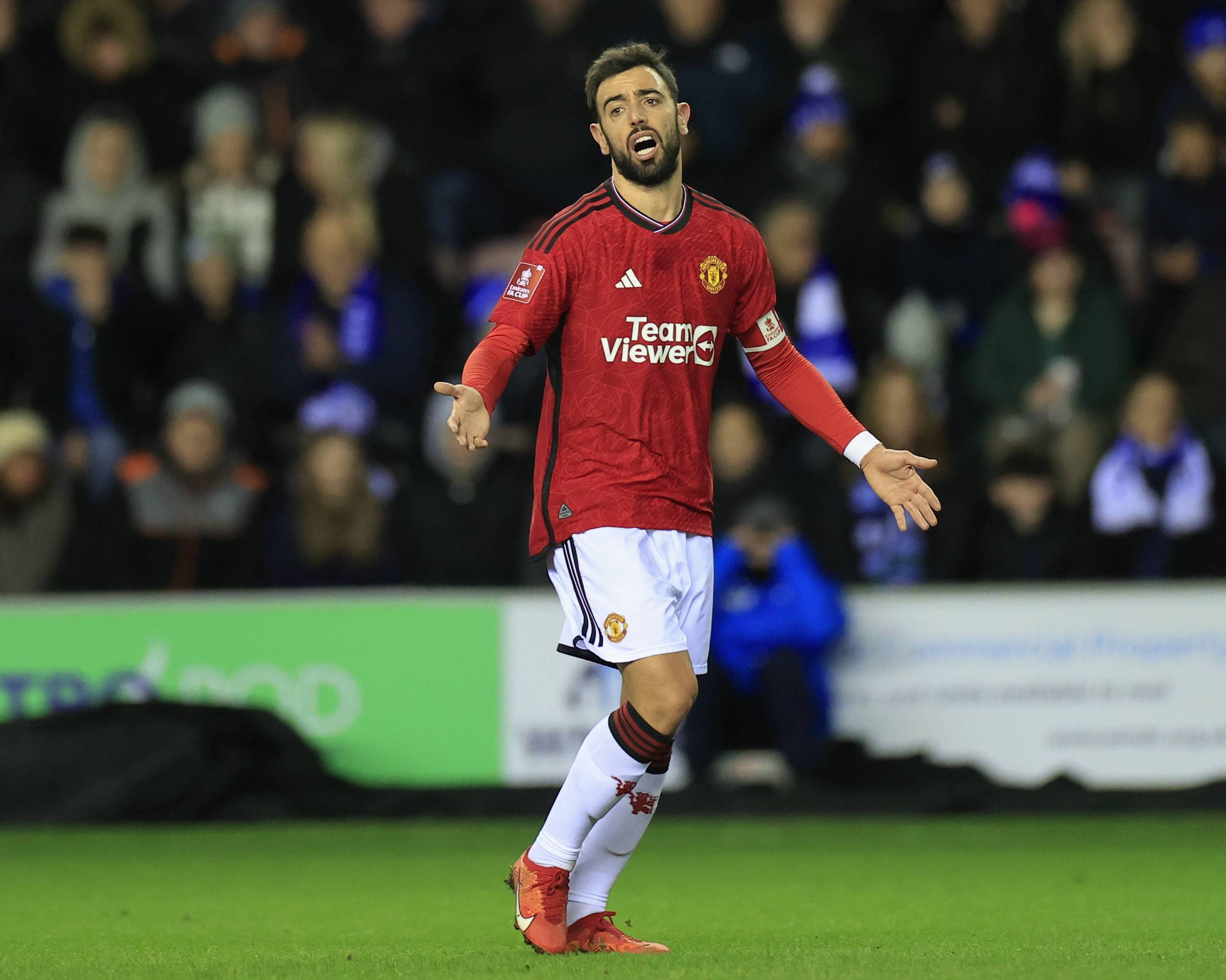 如此迎来职业生涯世预赛谢幕战？C罗国家队生涯首次染红