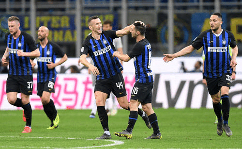 记者：邵佳一探班U22国足训练，与主帅安东尼奥相谈甚欢（媒体人称邵佳一到访U22国足训练场，与主帅安东尼奥愉快交流）